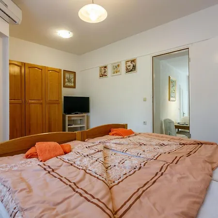 7 Apartment *