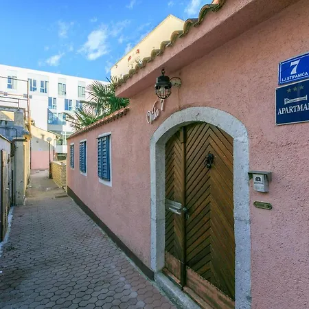 Apartment 7