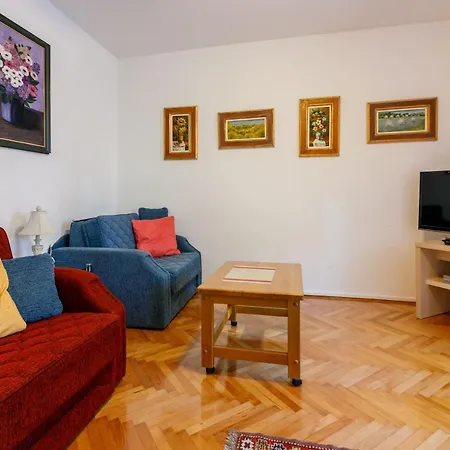 7 Apartment *